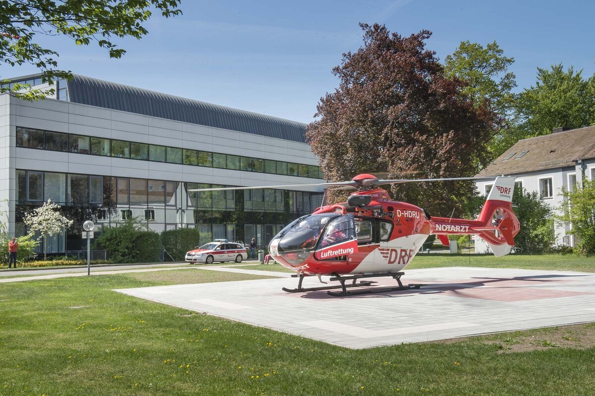 Der Rettungshelikopter auf dem Landeplatz des Krankenhaus Martha-Maria Nürnberg