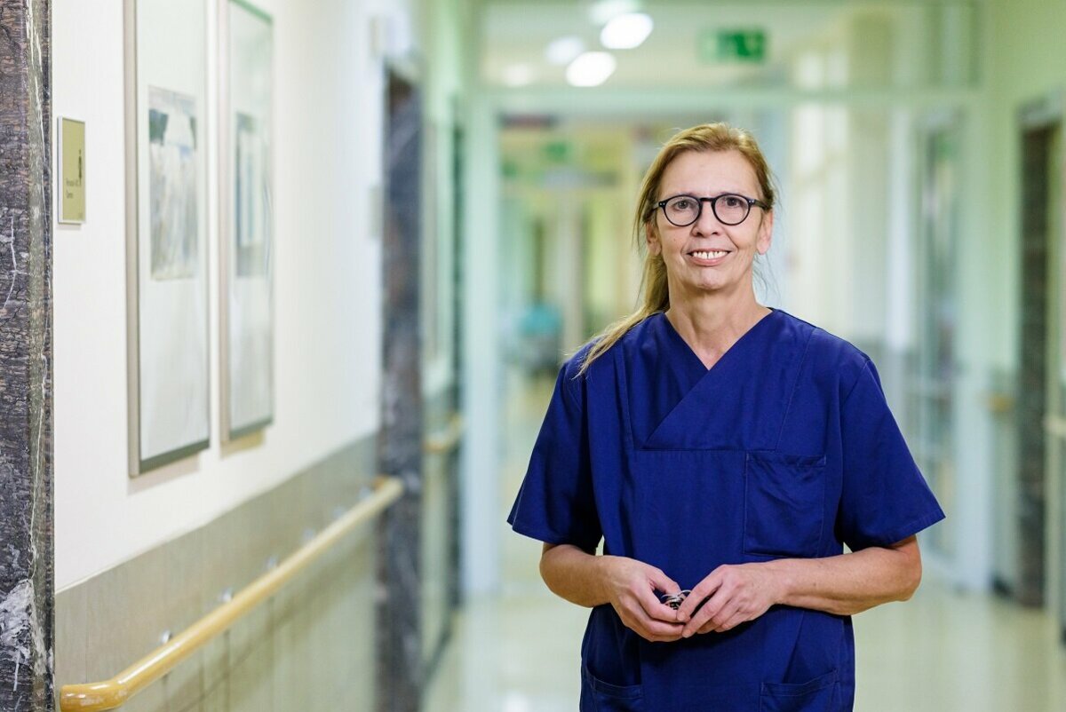 Dr. Sabine Schmitt in der Klinik für Orthopädie und Unfallchirurgie am Krankenhaus Martha-Maria Halle-Dölau