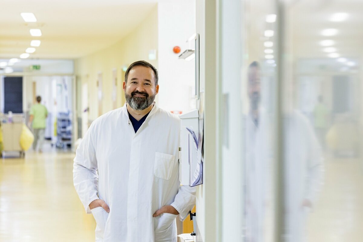 Chefarzt Dr. Patrick Krummenerl in der Klinik für Innere Medizin III Gastroenterologie am Krankenhaus Martha-Maria Halle-Dölau