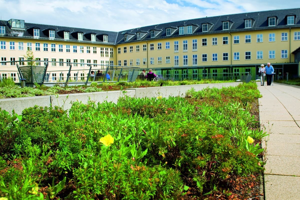 Außenanlage für Patienten im Krankenhaus Martha-Maria Halle-Dölau Außenanlage in Halle