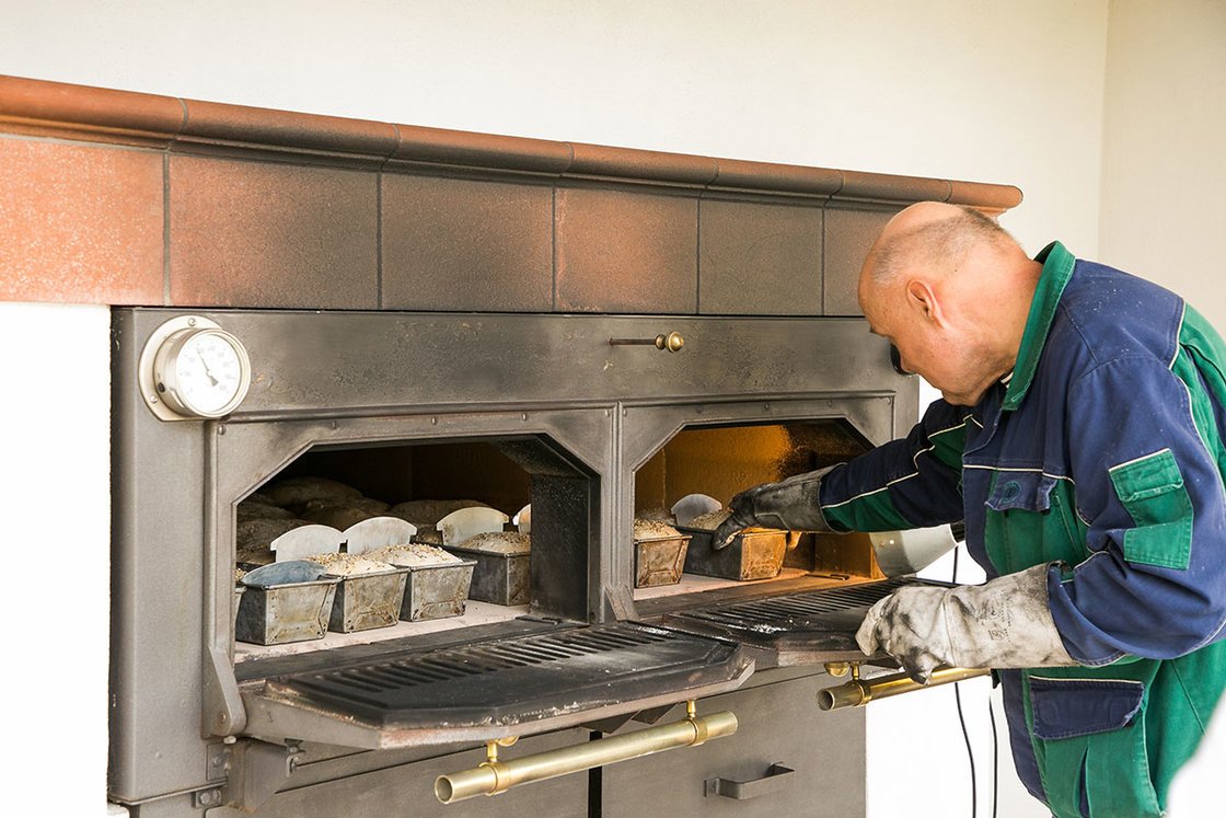 Bauernbrot beim Einschießen Bauernbrot beim Einschießen