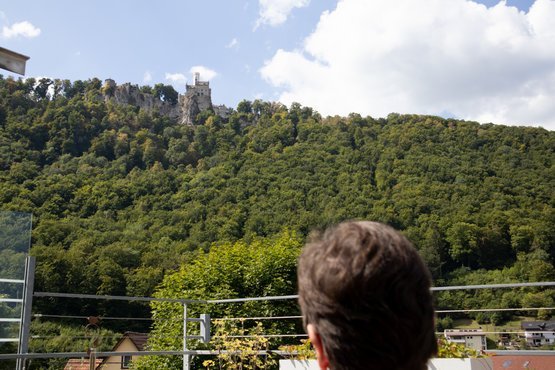 Blick auf das Schloss Lichtenstein vom Seniorenzentrum Lichtenstein-Honau