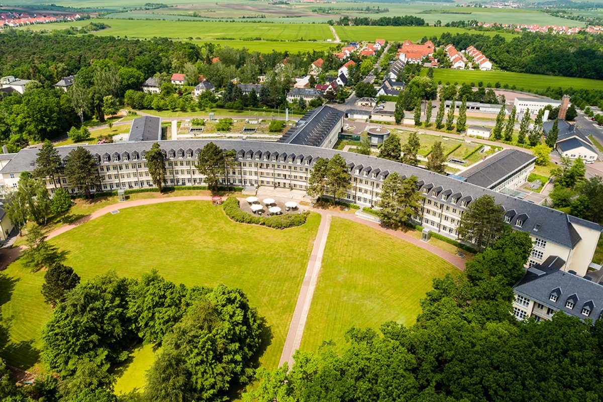 Drohnenfoto mit Eingang des Krankenhauses Martha-Maria Halle-Döhlau Drohnenfoto mit Eingang