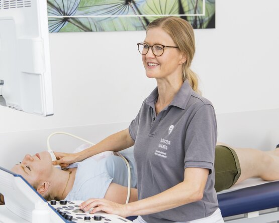 Dr. Sabine Scheuermann in der nicht-invasiven Diagnostik im MVZ Praxis für Kardiologie Nürnberg