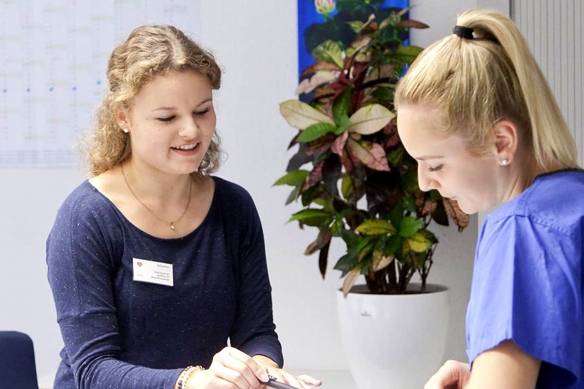 Karriere und Ausbildung im Diakoniewerk Martha-Maria e.V. Karriere und Ausbildung