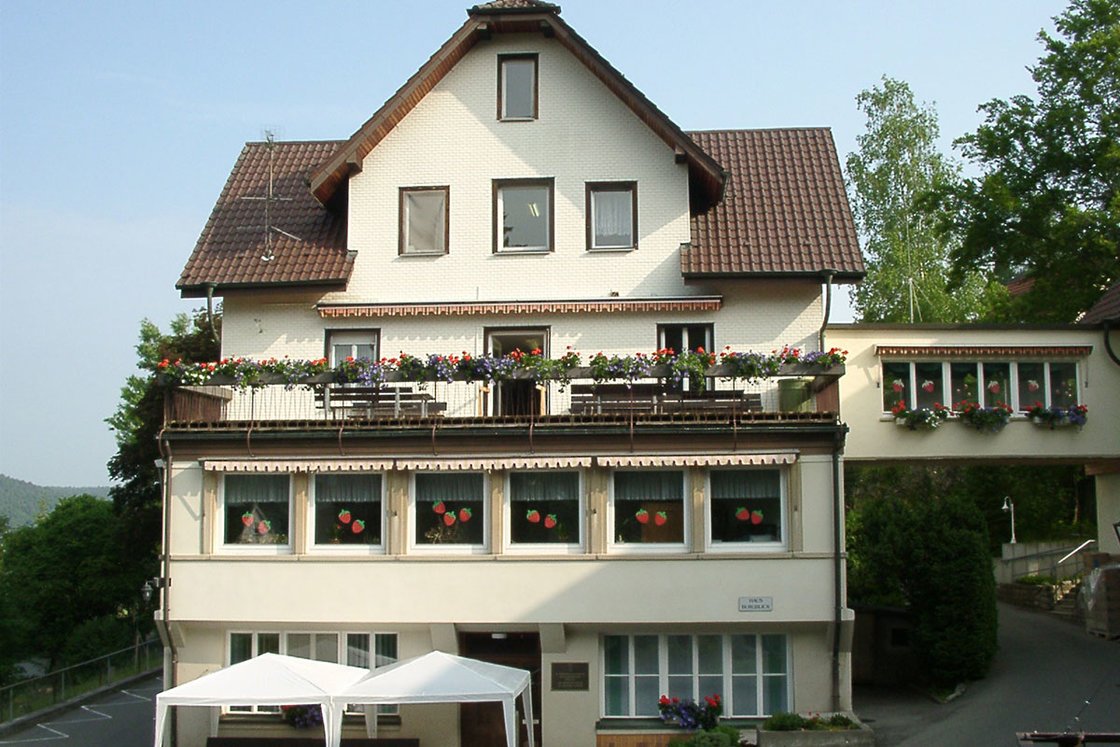Alten- und Pflegeheim Pilgerruhe Frontansicht Haus Burgblick Alten- und Pflegeheim Pilgerruhe Frontansicht Haus Burgblick