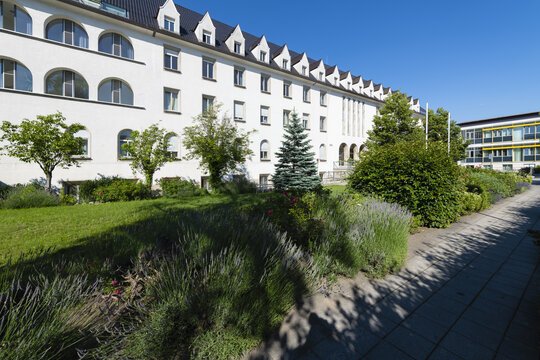 Der Eingang des Krankenhaus Martha-Maria St. Theresien Standort Mommsenstraße