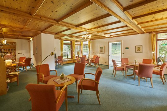 Gästeprogramm im Wohnzimmer