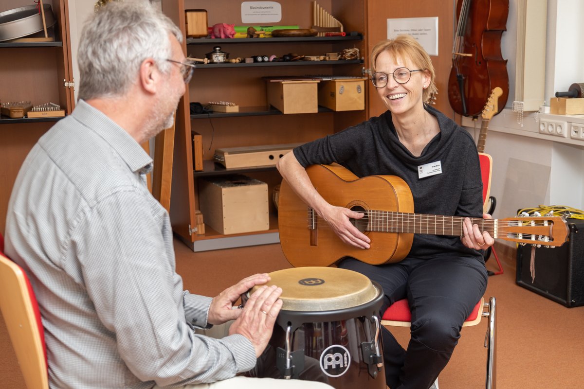 Musiktherapie in der psychosomatischen Tagesklinik in der Klinik für Psychosomatische Medizin und Psychotherapie