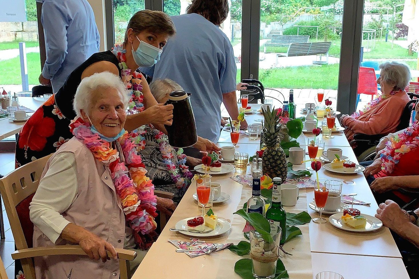 Kaffee und Kuchen Hawaii Sommerfest