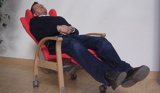 Eine von der Martha-Maria-Stiftung finanzierte Palliativliege auf der Palliativstation am Krankenhaus Martha-Maria Nürnberg.