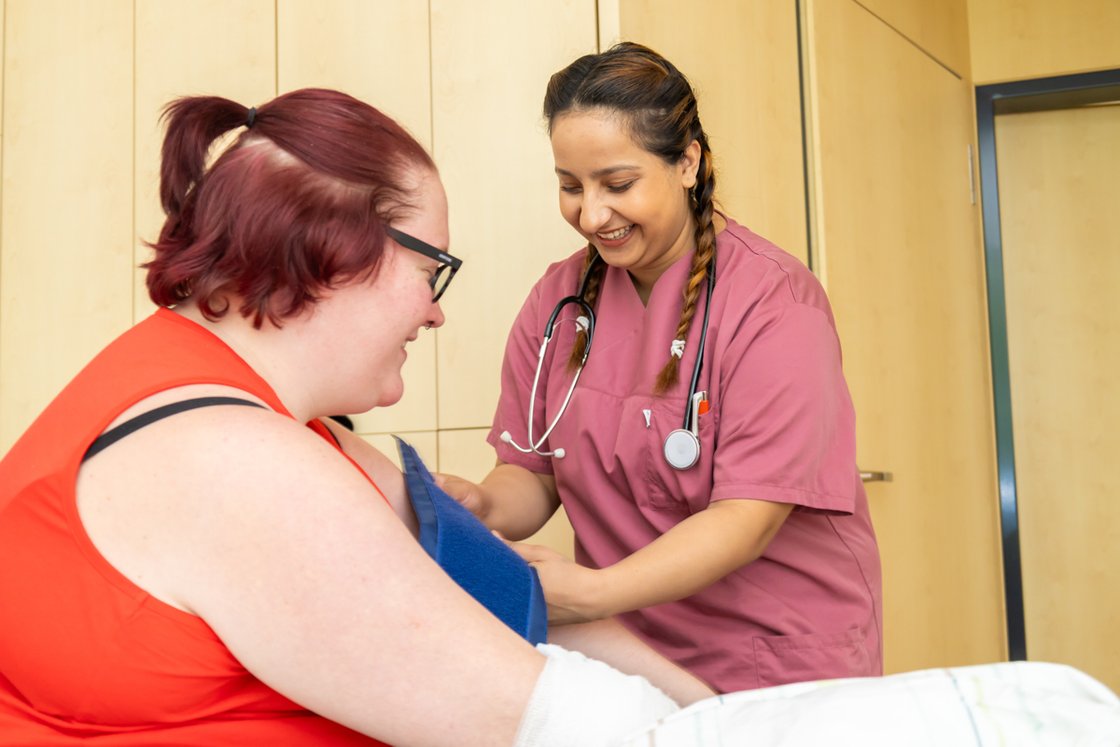 Bipana Dahal macht ihr Diakonisches Jahr / FSJ bei Martha-Maria.