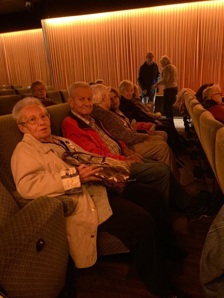 Senioren im Kino Eckental bei gemütlicher Kinovorführung, Silberticket-Aktion.