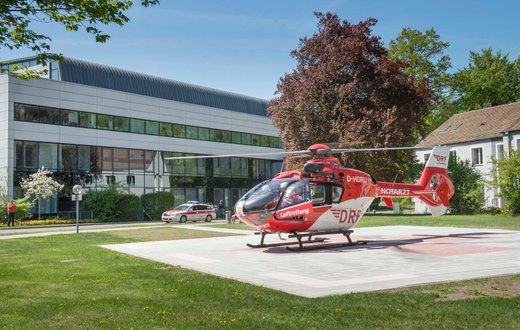 Der Rettungshelikopter auf dem Landeplatz des Krankenhaus Martha-Maria Nürnberg