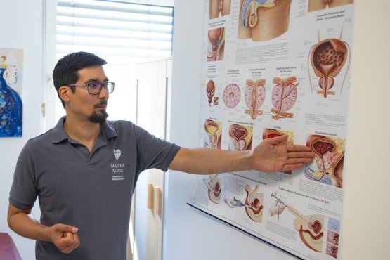 Nicolas Wild erklärt Hintergründe im MVZ Martha Maria Urologie
