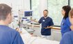 Angehende Ärzte in Anästhesie-Schulung im Krankenhaus Martha-Maria München.