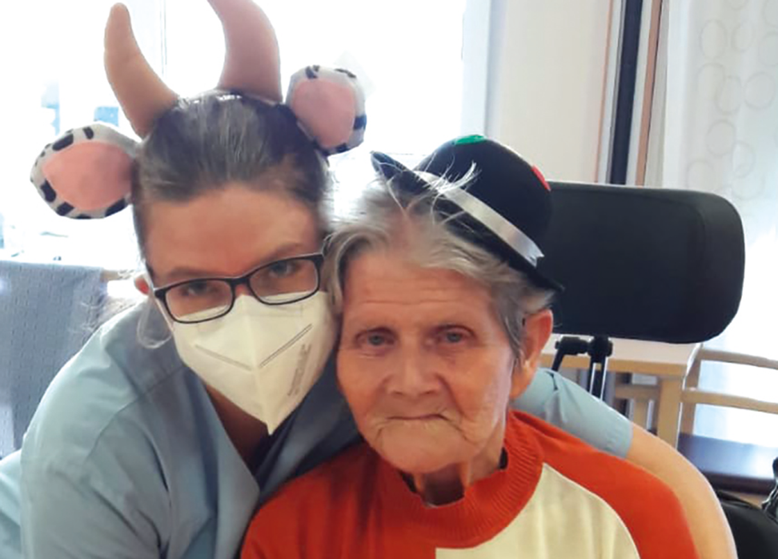 Fasching Bewohner mit Maskierung