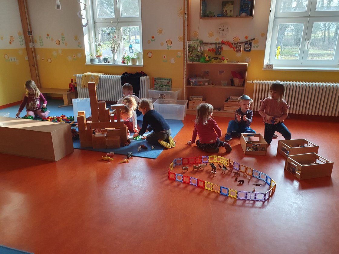 Kinder beim spielen