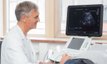 Arzt führt Ultraschalluntersuchung im Bereich Innere Medizin durch.