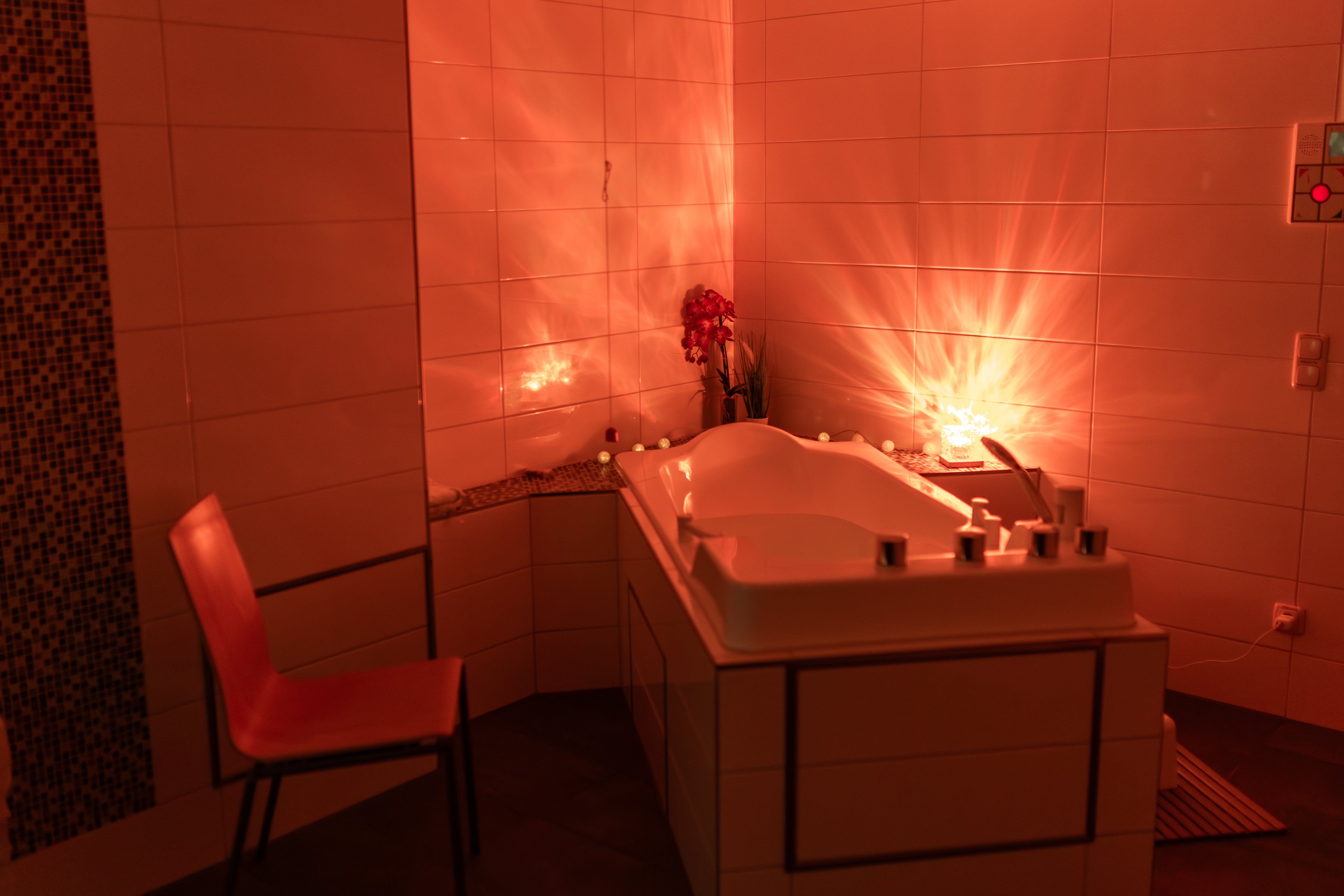 Die Badewanne im Kreißsaal am babyfreundlichen Krankenhaus Martha-Maria St. Theresien