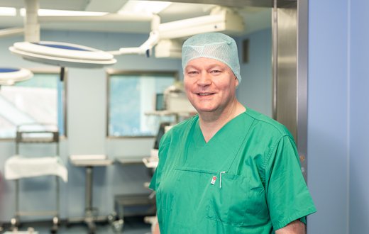 Chefarzt Dr. Dirk Hatterscheid in der Klinik für Anästhesiologie und operative Intensivmedizin am Krankenhaus Martha-Maria St. Theresien Nürnberg