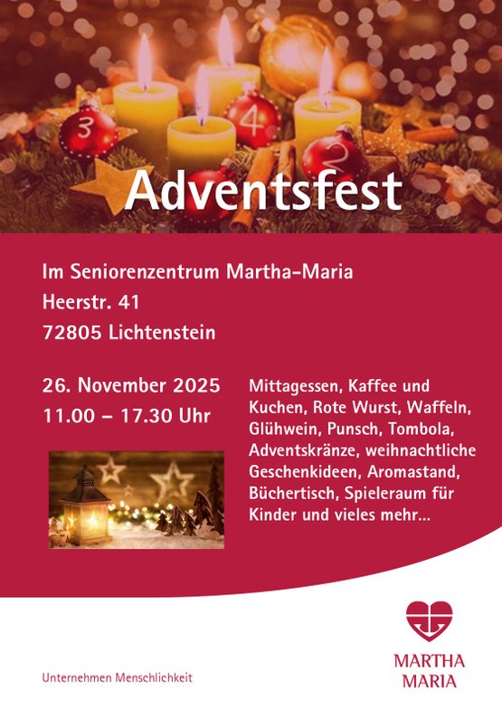 Adventsdekoration mit Kerzen und weihnachtlichen Ornamenten, Seniorenzentrum Martha-Maria.