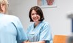 Praxisanleiterin Sonja Eckstein im Gespräch in der Zentralen Patientenaufnahme (ZPA) im Krankenhaus Martha-Maria St. Theresien