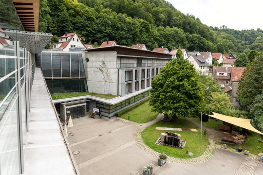 Die Außenansicht des Seniorenzentrum Martha-Maria Lichtenstein-Honau