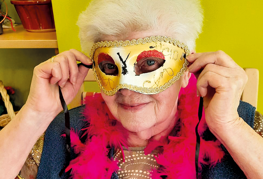 Fasching Bewohner mit Maskierung
