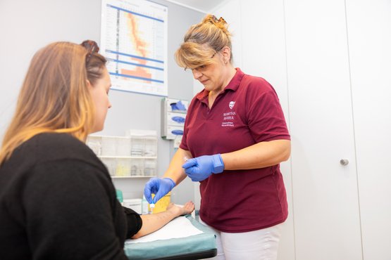 Ein Allergietest im MVZ Martha-Maria Lungenzentrum unter Leitung von Dr. Hans Huttner