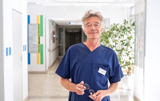 Chefarzt Dr. Harald Wittmann in der Klinik für Anästhesiologie und operative Intensivmedizin am Krankenhaus Martha-Maria St. Theresien Nürnberg