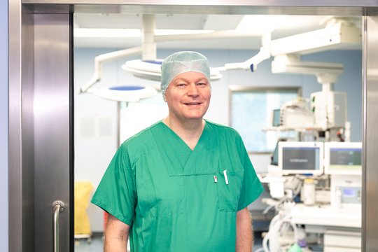 Chefarzt Dr. Dirk Hatterscheid in der Klinik für Anästhesiologie und operative Intensivmedizin am Krankenhaus Martha-Maria St. Theresien Nürnberg