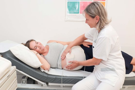 Ein CTG in der Frauenklinik am Krankenhaus Martha-Maria St. Theresien in der Mommsenstraße