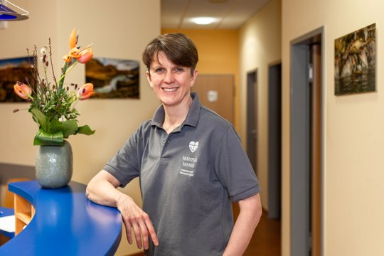 Sabine Cichy am Empfang im MVZ Martha-Maria Praxis für Innere Medizin Eckental Sabine Cichy