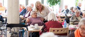 Gemeinsame Feierlichkeiten in der stationären Pflege im Seniorenzentrum Martha-Maria Eckental in Eckental-Forth.