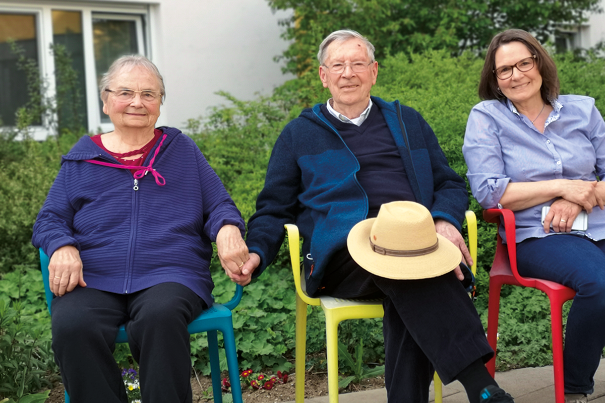 Muttertagskonzert im Garten mit Bewohner