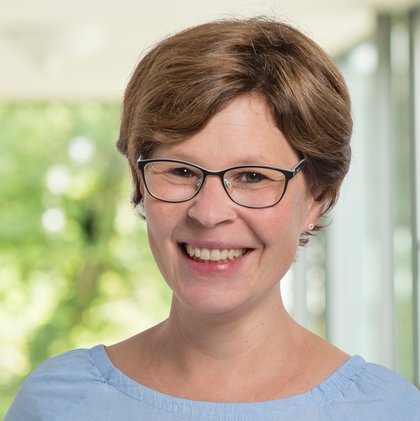 Frau Anette Frieser