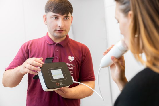 Eine NO-Messung im MVZ Martha-Maria Lungenzentrum unter Leitung von Dr. Hans Huttner