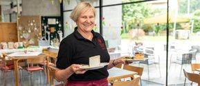 Café und Kuchen im Seniorenzentrum Martha-Maria Lichtenstein-Honau