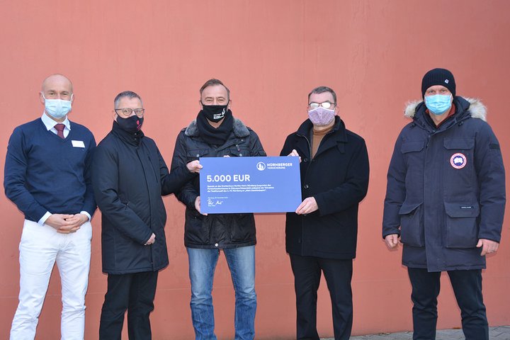 Spende des 1. FCN an Martha-Maria-Stiftung