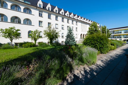 Der Eingang des Krankenhaus Martha-Maria St. Theresien Standort Mommsenstraße