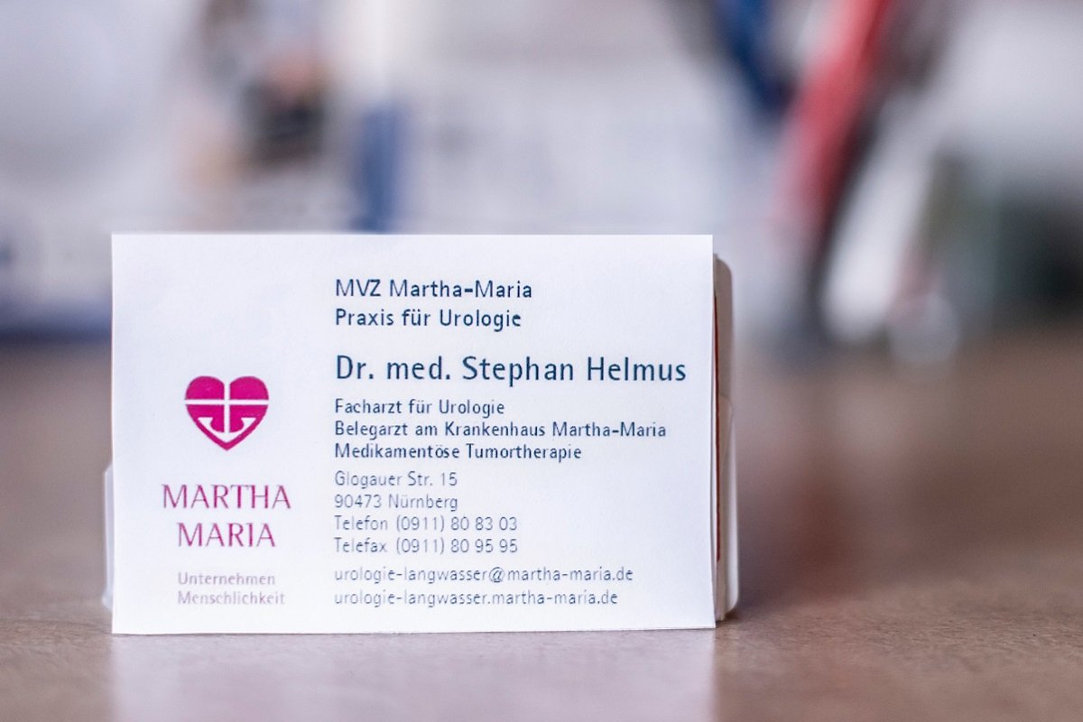 Die Visitenkarte von Dr. Stephan Helmus und dem MVZ Martha-Maria Praxis für Urologie