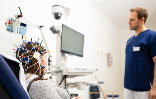 Ein EEG in der Klinik für Neurologie am Krankenhaus Martha-Maria St. Theresien