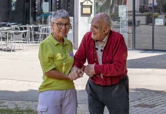 Ehrenamtliche im Sinnesgarten im Seniorenzentrum Lichtenstein-Honau