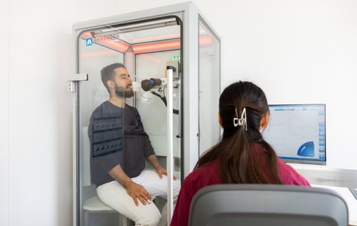Ein Lungenfunktionstest im MVZ Martha-Maria Lungenzentrum unter Leitung von Dr. Hans Huttner