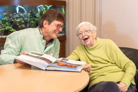 Ein Grüner Herr im Seniorenzentrum Martha-Maria Nürnberg