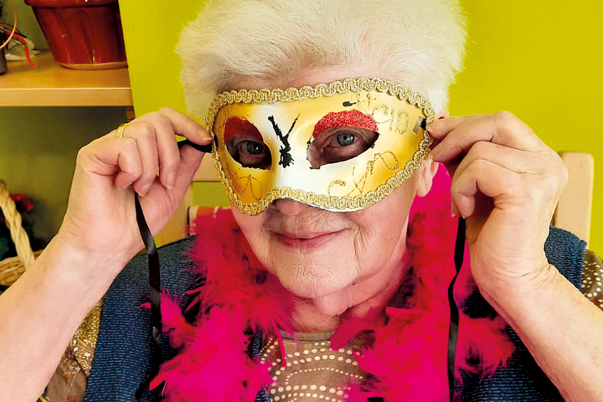 Fasching Bewohner mit Maskierung