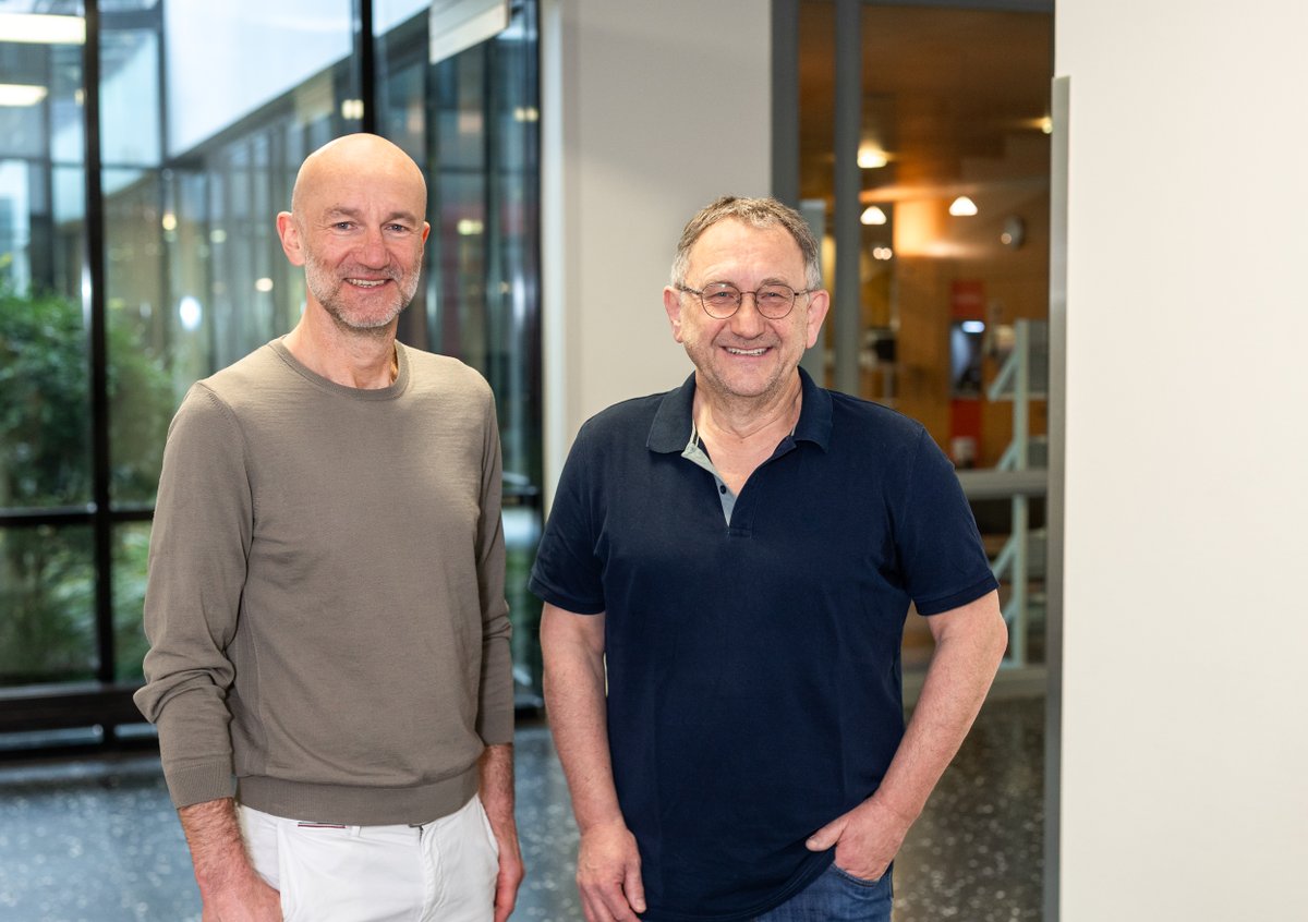 Prof. Dr. Hans-Dieter Carl (links) und Dr. Stefan Suttner (rechts) im MVZ Orthopädie am Krankenhaus Martha-Maria St. Theresien