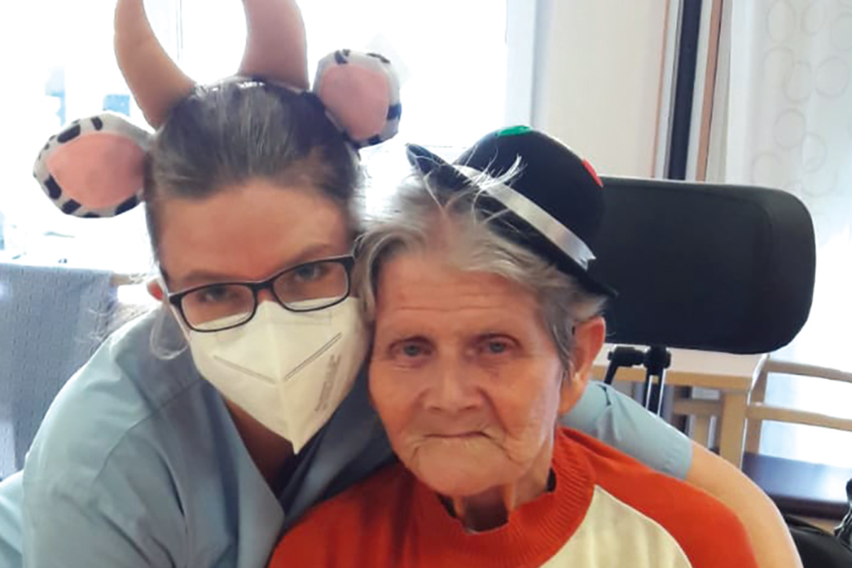 Fasching Bewohner mit Maskierung