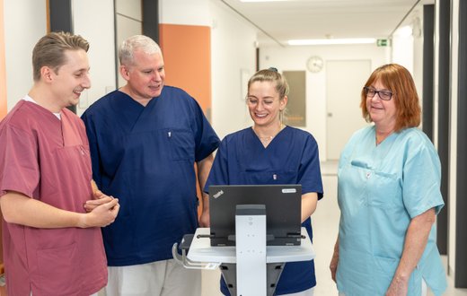Visite in der Frauenklinik am Krankenhaus Martha-Maria St. Theresien